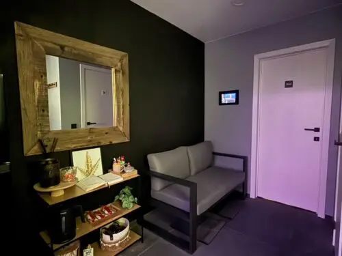 image de l'entrée de la chambre de la villa